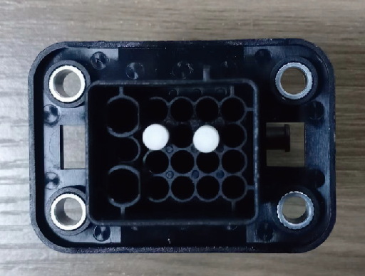 塑膠插頭裝配不良檢測